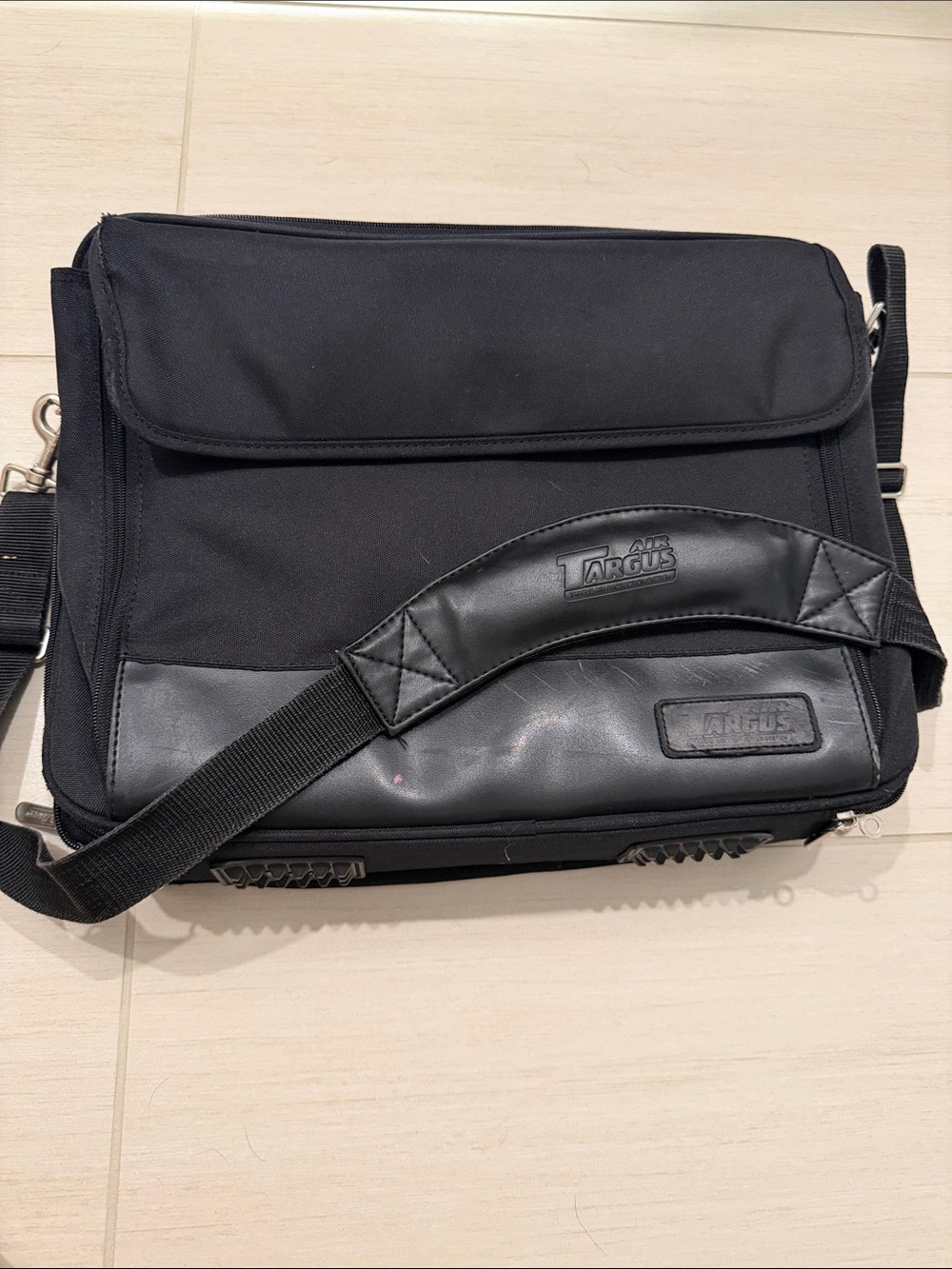 Targus Black Men's Messenger Briefcase | Multiple Compartments